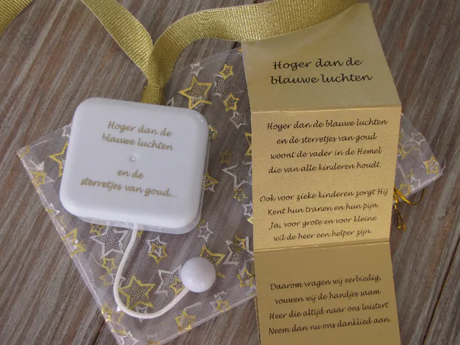 Muziekdoosje goud hoger dan de blauwe