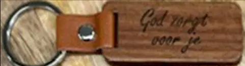 Sleutelhanger hout/leer God zorgt voor j